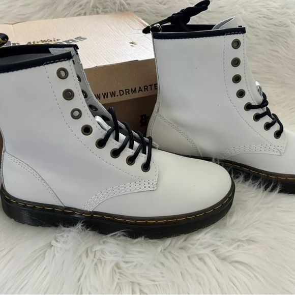 DR. MARTENS “Zavala” White Combat Style Boots, BRAND NEW! Size M7/L8 - Picture 2 of 6